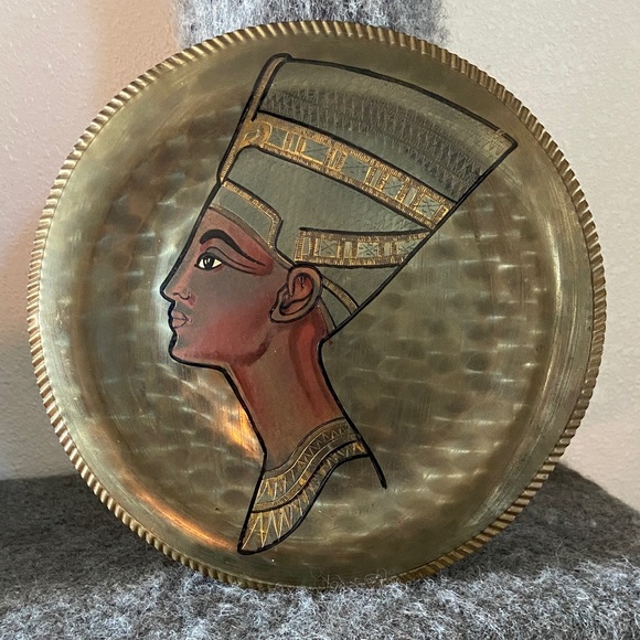 Vintage Egyptian Decor Other - Regal Queen Nefertiti Gold and Black Decorative 9 inch Wall Decor.